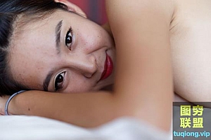 10张性感美女裸私房床上写真RAW原片